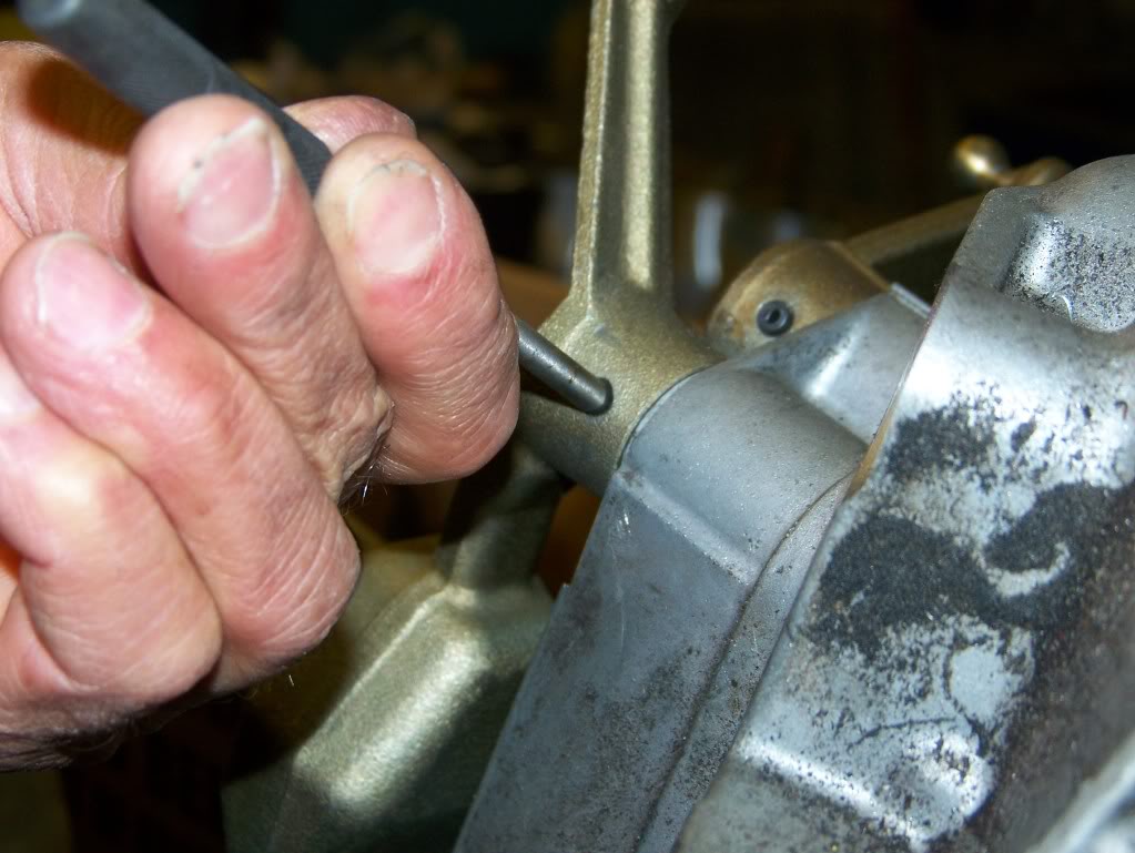 Name:  Rollpinshiftleverremoval006.jpg
Views: 2109
Size:  107.1 KB