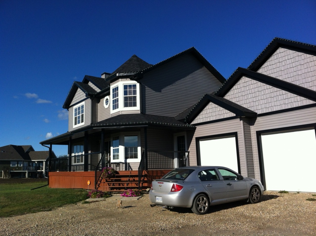 Name:  photoamandaatgparrival.jpg
Views: 84
Size:  314.8 KB